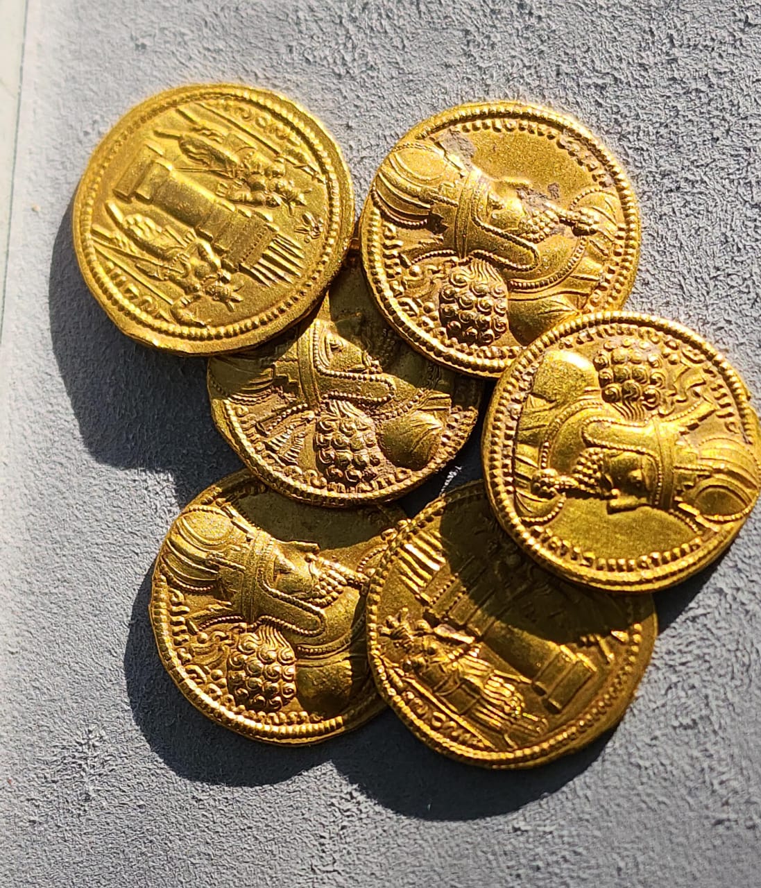 Sasanian Kingdom – Shapur I Gold Dinar (AV), Ctesiphon Mint Gold Sasanian coin of Shapur I with fire altar and royal bust