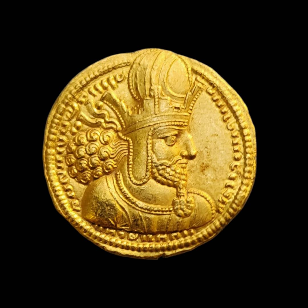 Obverse of Shapur I AV Dinar – Mural Crown with Korymbos Gold coin obverse showing crowned bust of Shapur I the Great facing right